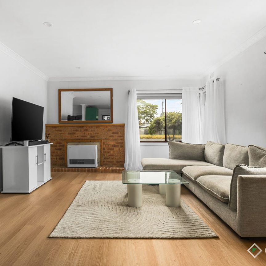 Charming Two-Bedroom Home in Prime Bayside Location - Photo 1