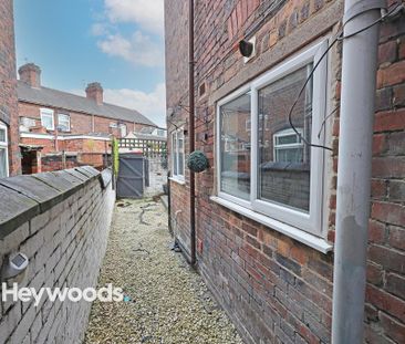 4 bedroom terraced house to rent - Photo 2