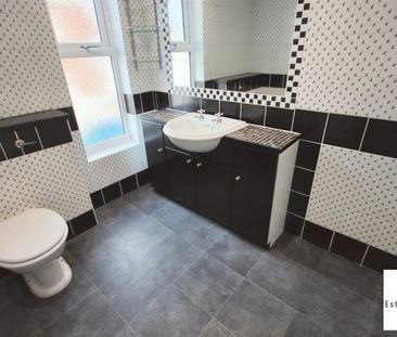 3 Bedroom House - Terraced To Let - Photo 2