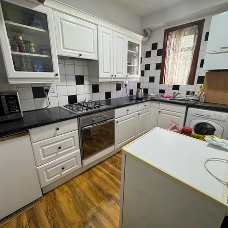 House share to rent - Photo 3