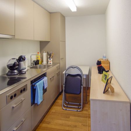 Moderne 1.5 Zi.-Wohnung - in Alterssiedlung im Zentrum - Photo 3