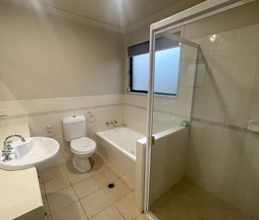 Stones throw to Coomera River - Photo 6