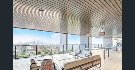 Sanctuary of style, space and quality walking distance to Train/Metro Stations - Photo 4