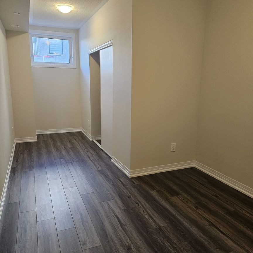 For Lease - 1589 Rose Way Unit# 121, Milton, Ontario - Photo 1