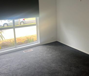 Convenience in a Quiet South Morang Pocket - Photo 2