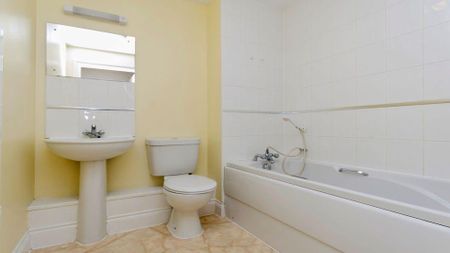 2 bedroom flat to rent - Photo 5