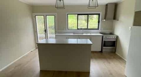 Sunny and Welcoming - Photo 3