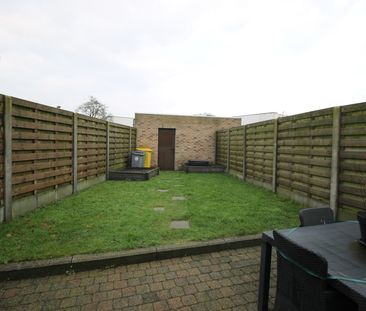 Een gelijkvloers appartement met 2 slaapkamers, tuin en garage. - Foto 2