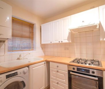 2 bedroom semi-detached house to rent - Photo 4