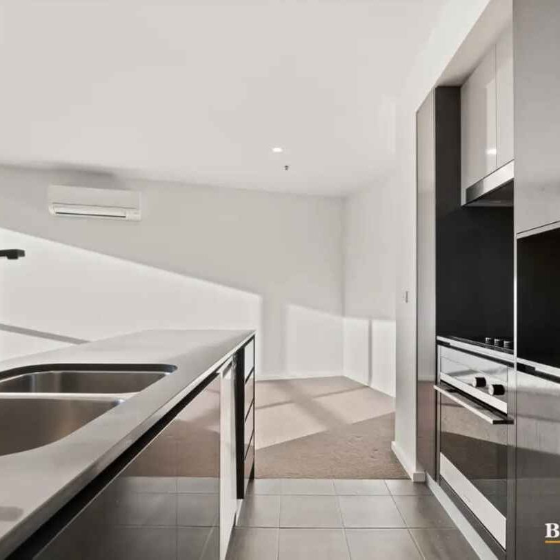 One Bedroom + Study - Infinity Towers Apartment - Photo 1