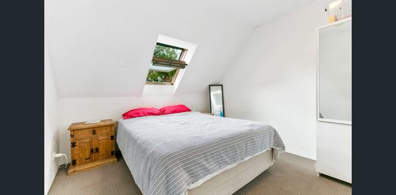 Loft style apartment in the heart of Balmain - Photo 2
