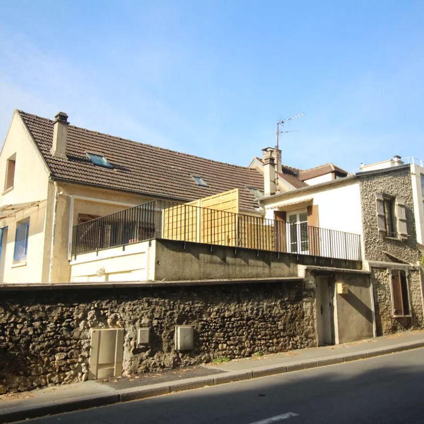 ATYPIQUE F3 AVEC TERRASSE ET PARKING - Photo 1