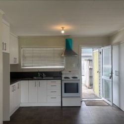 Tidy 2 bedroom unit - Photo 1