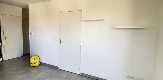 Villeurbanne : En étage élevé T2 avec balcon et garage - Photo 2