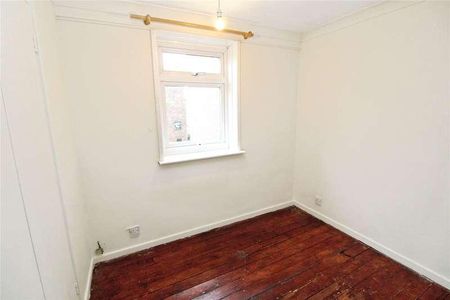 Pontypool Walk, Romford, RM3 - Photo 2