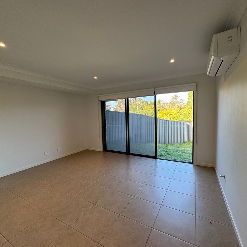 Low Maintenance 2 bedroom Unit - Photo 1