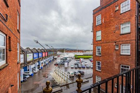 3 bedroom flat to rent - Photo 2