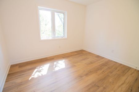 COZY 2 BEDROOM CONDO IN NIAGARA FALLS!! - Photo 3