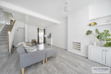 3 bedroom semi-detached house to rent - Photo 5