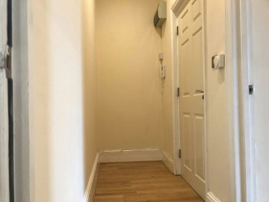 Flat to rent on - Photo 1