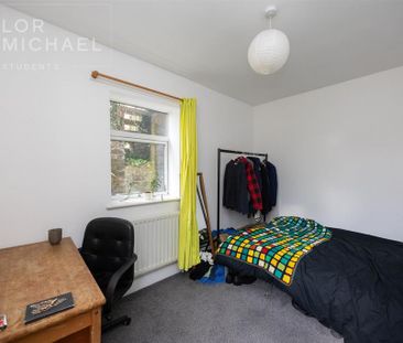 5 bedroom end of terrace house to rent - Photo 3