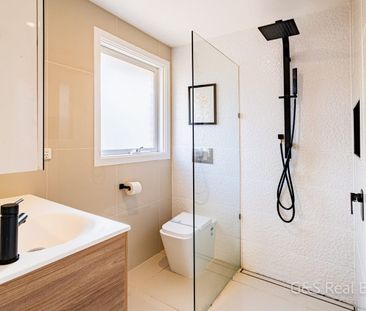 Stunning 3-Bedroom, 2-Bathroom Family Home Available - Photo 5