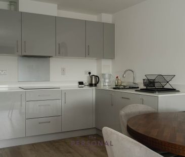 Aurora House Ceres Cresant Epsom Surrey, Epsom - Photo 1