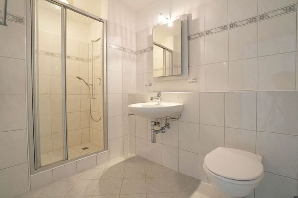 Helle und moderne 5.5-Zimmerwohnung mit Cheminée und grossem Balkon - Photo 1