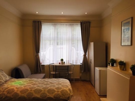 Room in a Shared House, Bowes Road, N13 - Photo 1
