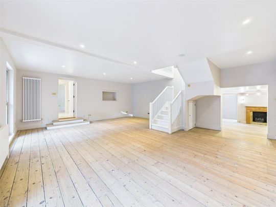 5 bedroom semi-detached house to rent - Photo 1