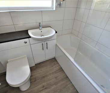 3 bedroom end of terrace house to rent - Photo 1