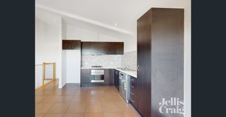 Well Appointed Townhouse in Northcote - Photo 2