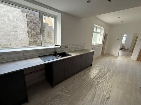 Tyisha Road, Llanelli, SA14 - Photo 4