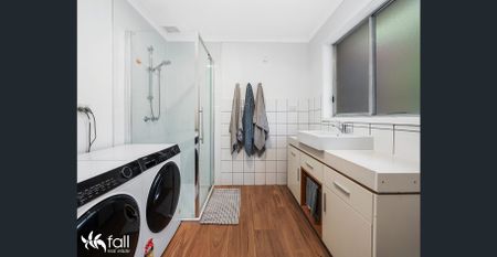 Modern, low maintenance city fringe living - Photo 5