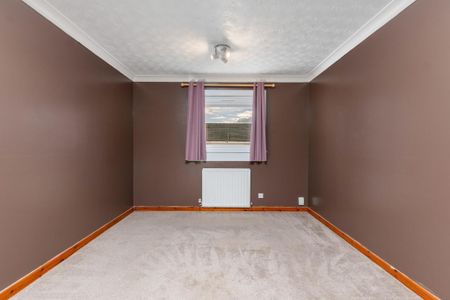 3 bedroom end of terrace house to rent - Photo 5