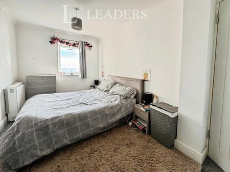 2 bedroom apartment to rent Ambleside Court, Marine Parade East, Clacton-on-Sea, CO15 - Photo 3