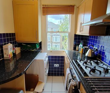 2 bedroom flat to rent - Photo 2