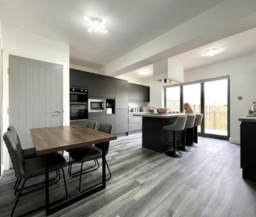 3 bedroom semi-detached house to rent - Photo 6
