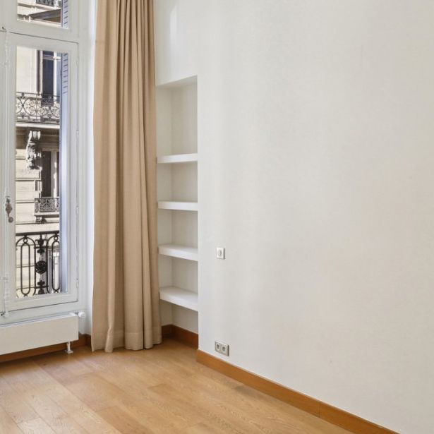 Appartement • Triangle d'Or - Photo 1