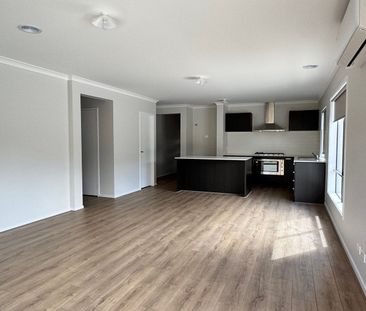 Contemporary Living in a Brand New Four-Bedroom Residence - Photo 5