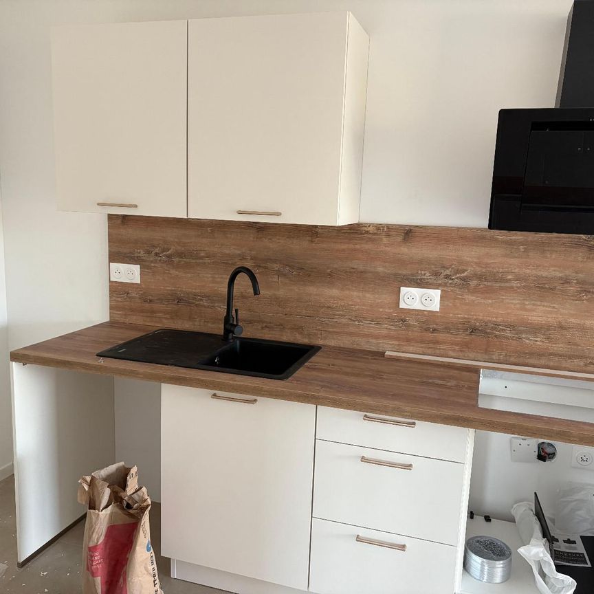 Location Appartement 3 pièces 50m² POURRIERES 83910 - Photo 1