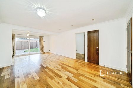 3 bedroom semi detached to rent Egmont Road, Walton-on-Thames, Surrey, KT12 - Photo 3