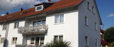 Geräumige Hochparterre-2-Zi.-Wohnung mit großem Balkon! - Foto 1