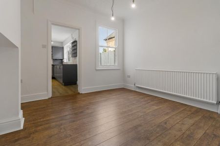 3 bedroom terraced house to rent - Photo 3
