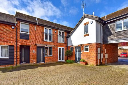 SHORT TERM: A beautifully furnished two bedroom terraced home within close proximity of Marlow High Street. All bills included. - Photo 4