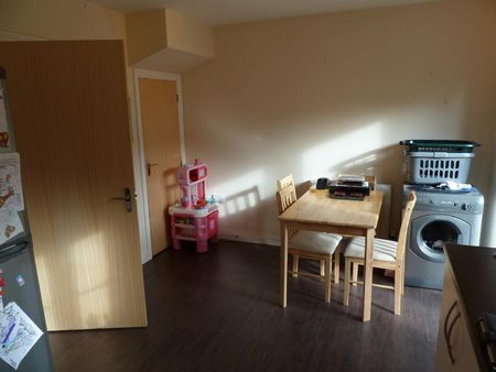 3 bedroom semi-detached house to rent - Photo 3