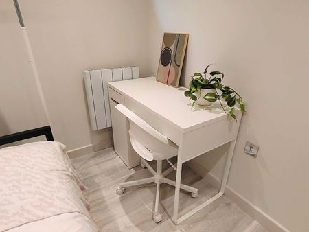 YOHO Kingston Addison Gardens 2b1b Garden (enter from 2b2b) Room 1 - Photo 5