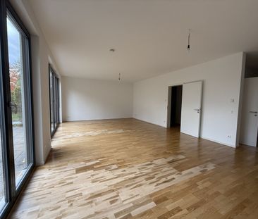 Attraktive Doppelhaushälfte mit zwei Terrassen, Garten und voll aus... - Foto 1