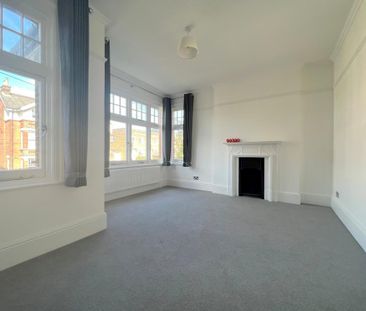 3 bedroom flat to rent - Photo 2