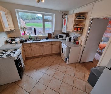 4 Bed Student Accommodation - Photo 2